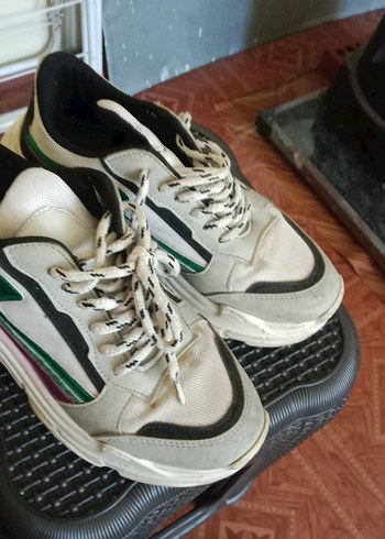 beyaz gri renk detaylı kadın spor ayakkabısı - Görsel 2