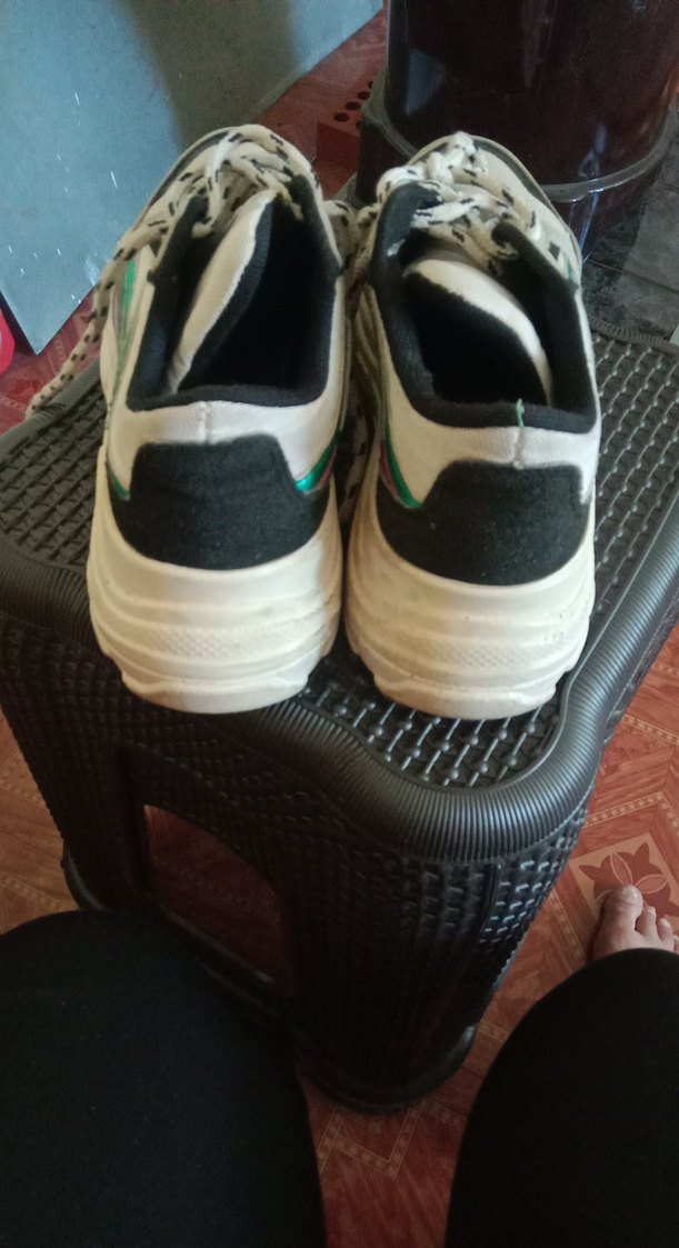 beyaz gri renk detaylı kadın spor ayakkabısı - Görsel 3