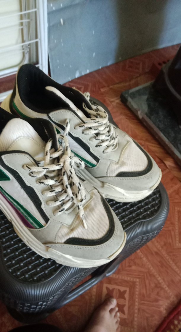 beyaz gri renk detaylı kadın spor ayakkabısı - Görsel 2