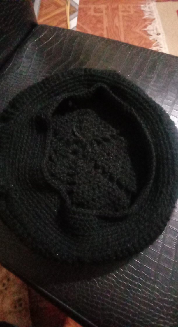 Siyah Yünlü Kadın Bere Kürk Detaylı - Görsel 4