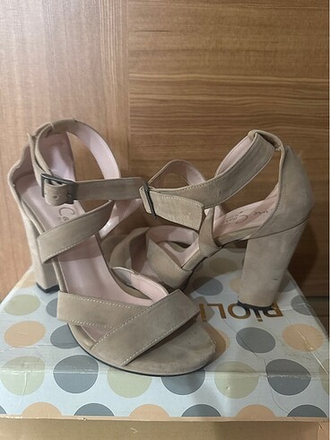 Yazlık topuklu ayakkabı - Görsel 4