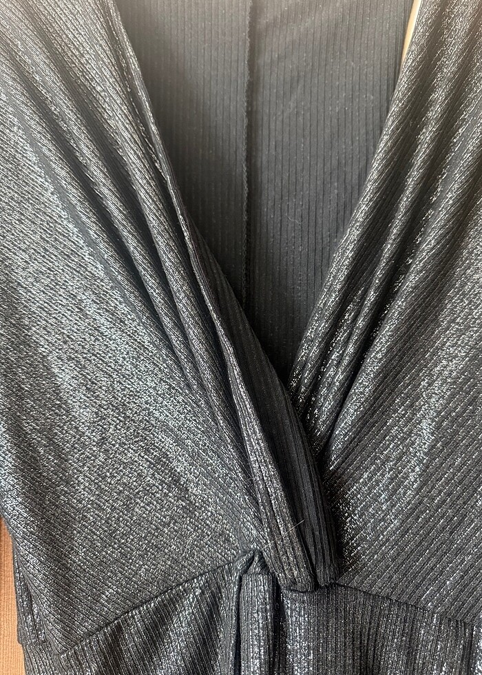 Vatkalı parlak elbise - Görsel 4