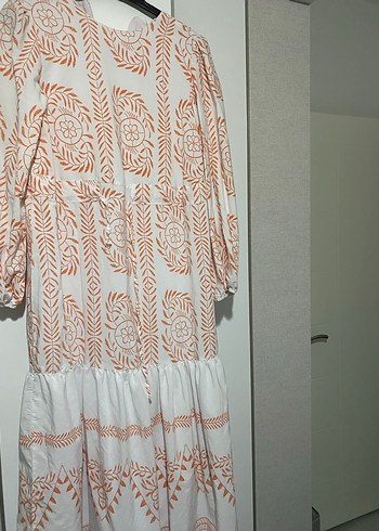 Zincir Detaylı Nakışlı Bej Uzun Elbise - Görsel 3