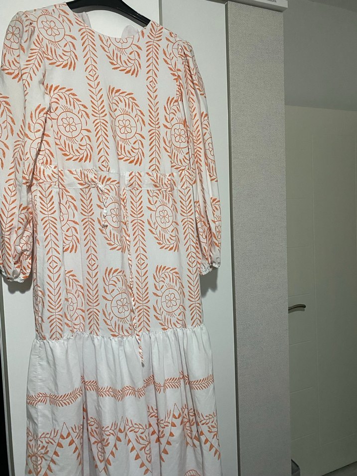 Zincir Detaylı Nakışlı Bej Uzun Elbise - Görsel 2