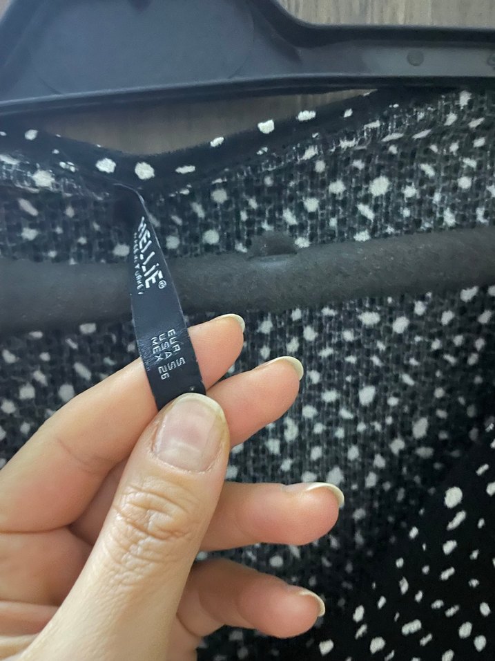 V Yaka Siyah Puantiyeli Midi tulum - Görsel 2