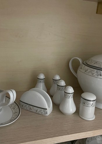 Gri Desenli Beyaz Sofra Takımı - Görsel 4