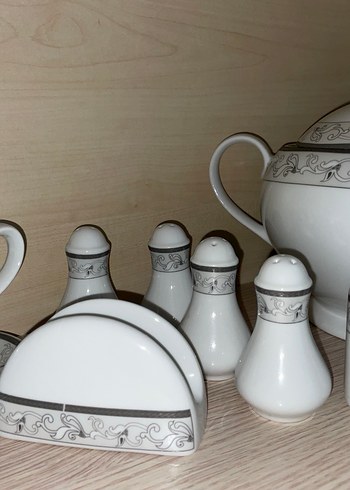 Gri Desenli Beyaz Sofra Takımı - Görsel 2