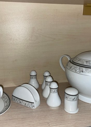 Gri Desenli Beyaz Sofra Takımı - Görsel 5