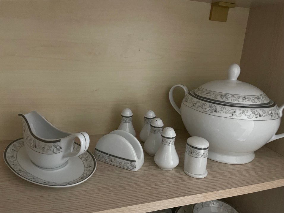 Gri Desenli Beyaz Sofra Takımı - Görsel 4