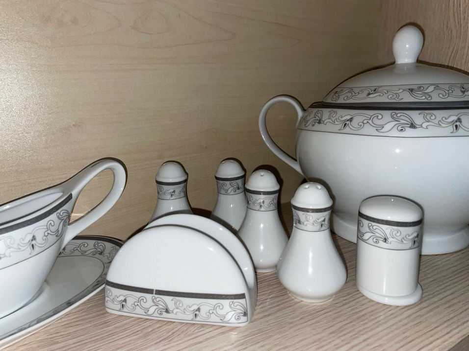 Gri Desenli Beyaz Sofra Takımı - Görsel 2