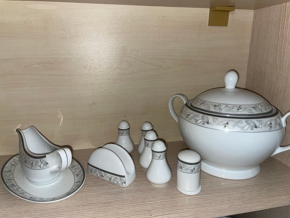 Gri Desenli Beyaz Sofra Takımı - Görsel 5