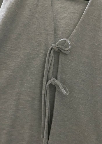 Gri V Yaka Düğmeli Kadın Hırka - Görsel 4