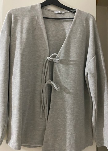 Gri V Yaka Düğmeli Kadın Hırka - Görsel 2