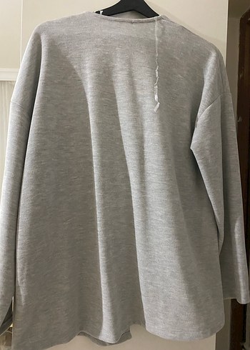 Gri V Yaka Düğmeli Kadın Hırka - Görsel 3