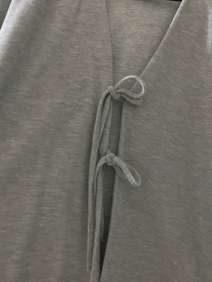 Gri V Yaka Düğmeli Kadın Hırka - Görsel 4