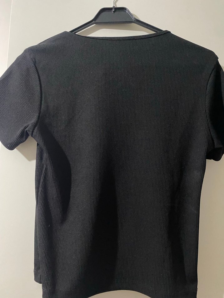 Düğmeli Siyah Kadın Tişört - Görsel 4