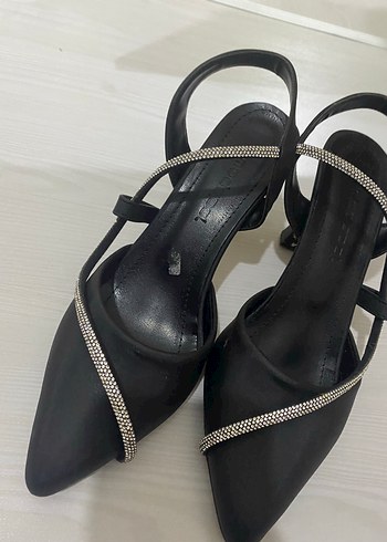 Parlak Siyah Yılan Desenli Stiletto