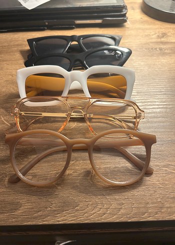 Ray Ban Şeffaf ve Bej Kadın Gözlük Modelleri