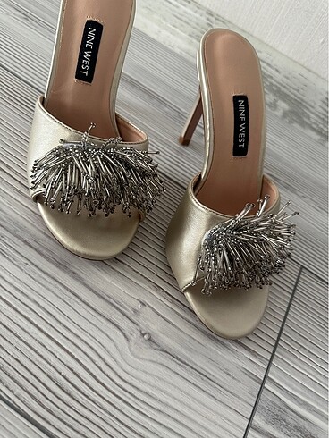 Nine West Nıne west boncuklu terlik dore