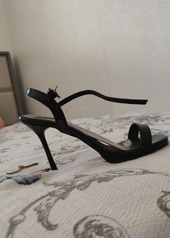 Siyah Topuklu Kadın Ayakkabı