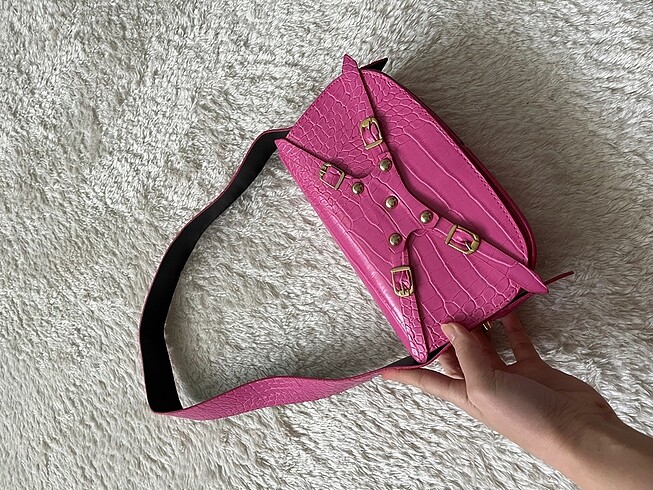 Pembe kol çantası