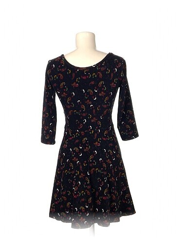26 Beden PreLoved Kısa Elbise %70 İndirimli.