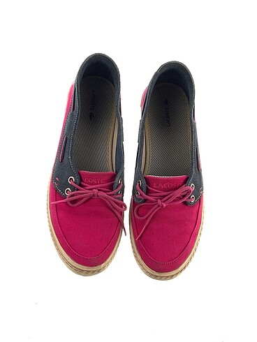 Lacoste Babet %70 İndirimli.