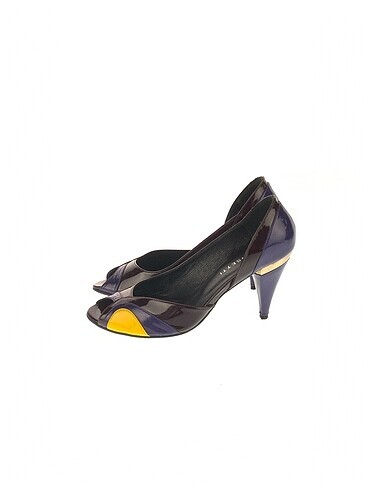 PreLoved Sandalet %70 İndirimli.