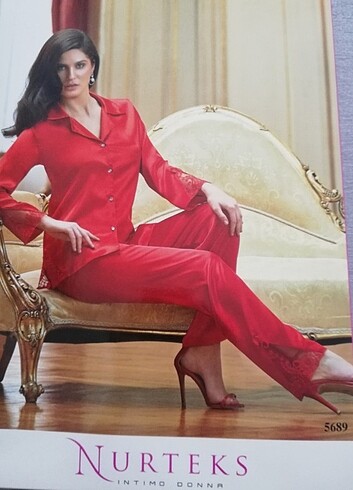 Kırmızı saten ikili pijama takımı 