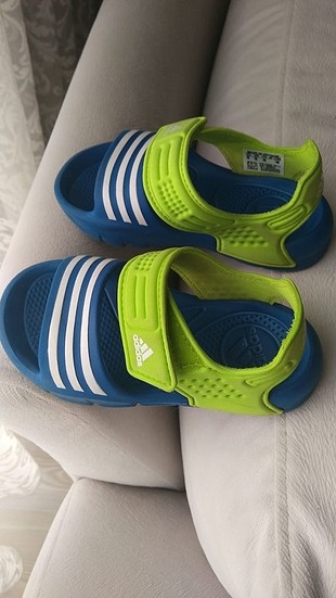tertemiz Adidas sandalet 24 - 25 numara