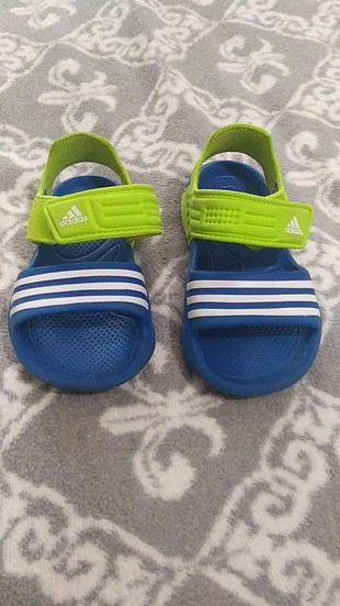 xs Beden tertemiz Adidas sandalet 24 - 25 numara