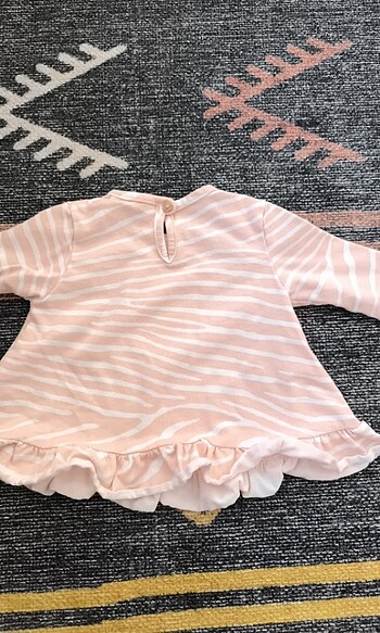 3-6 Ay Beden 2 adet Primark & c&a uzun kolu üst 