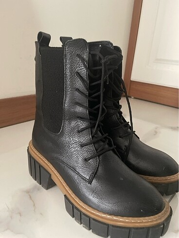 Siyah bot - Görsel 5