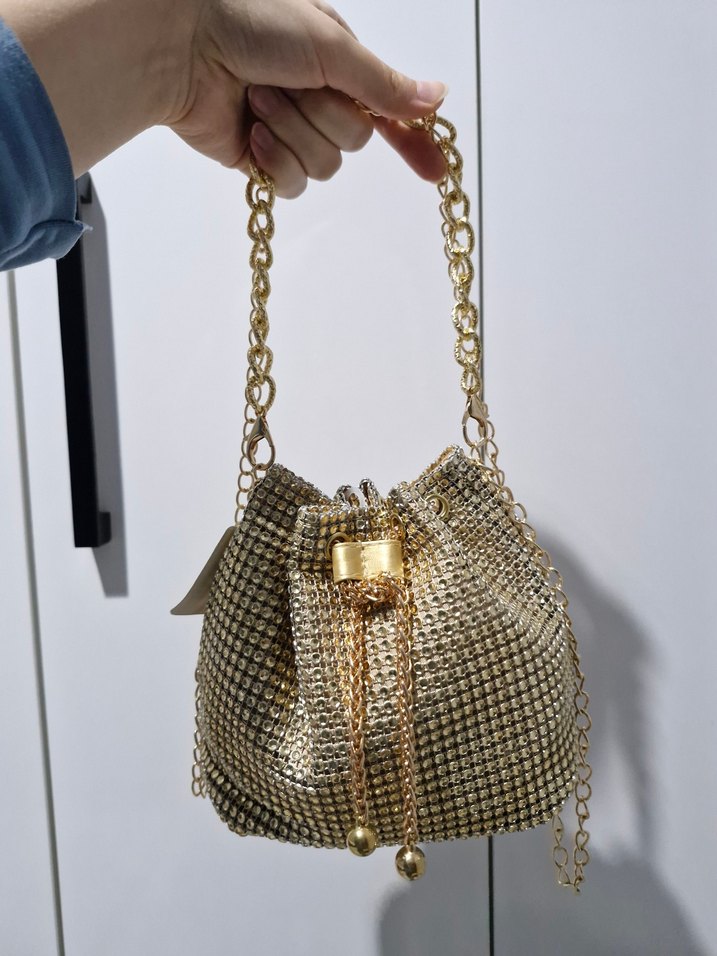Zincir Detaylı Parlak Gold Kadın Çanta - Görsel 2