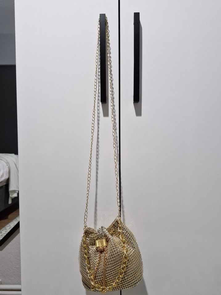 Zincir Detaylı Parlak Gold Kadın Çanta - Görsel 3