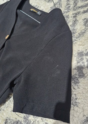 Düğmeli Siyah Kısa Kollu V Yaka Bluz - Görsel 3