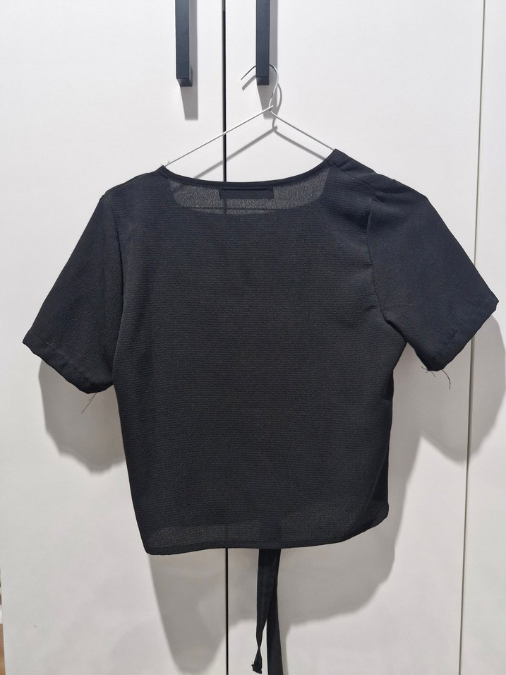 Düğmeli Siyah Kısa Kollu V Yaka Bluz - Görsel 2