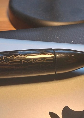 Parlak Siyah MAC Maskara - Görsel 4