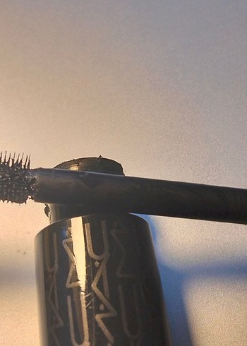 Parlak Siyah MAC Maskara - Görsel 7