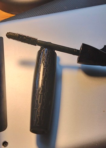 Parlak Siyah MAC Maskara - Görsel 8