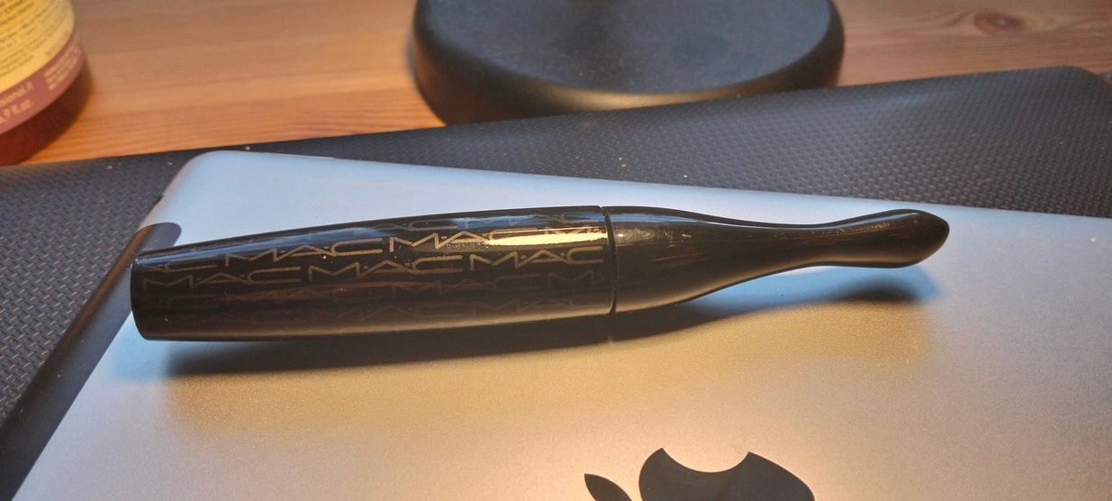 Parlak Siyah MAC Maskara - Görsel 4