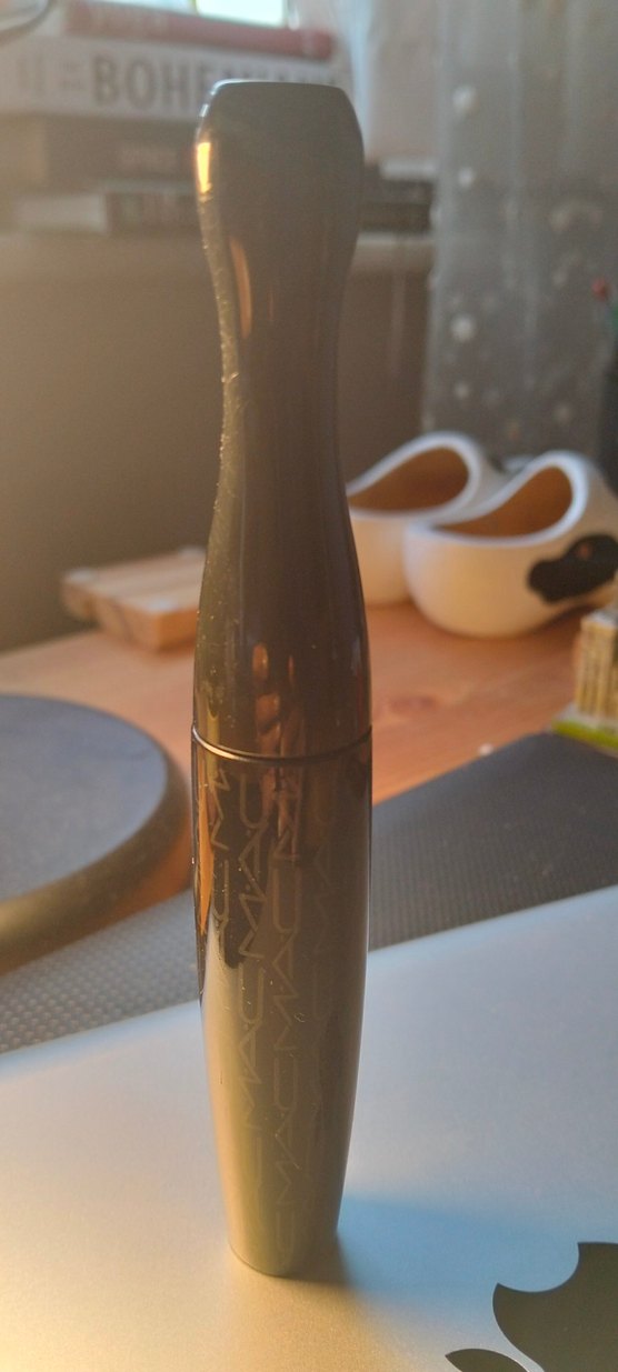 Parlak Siyah MAC Maskara - Görsel 5