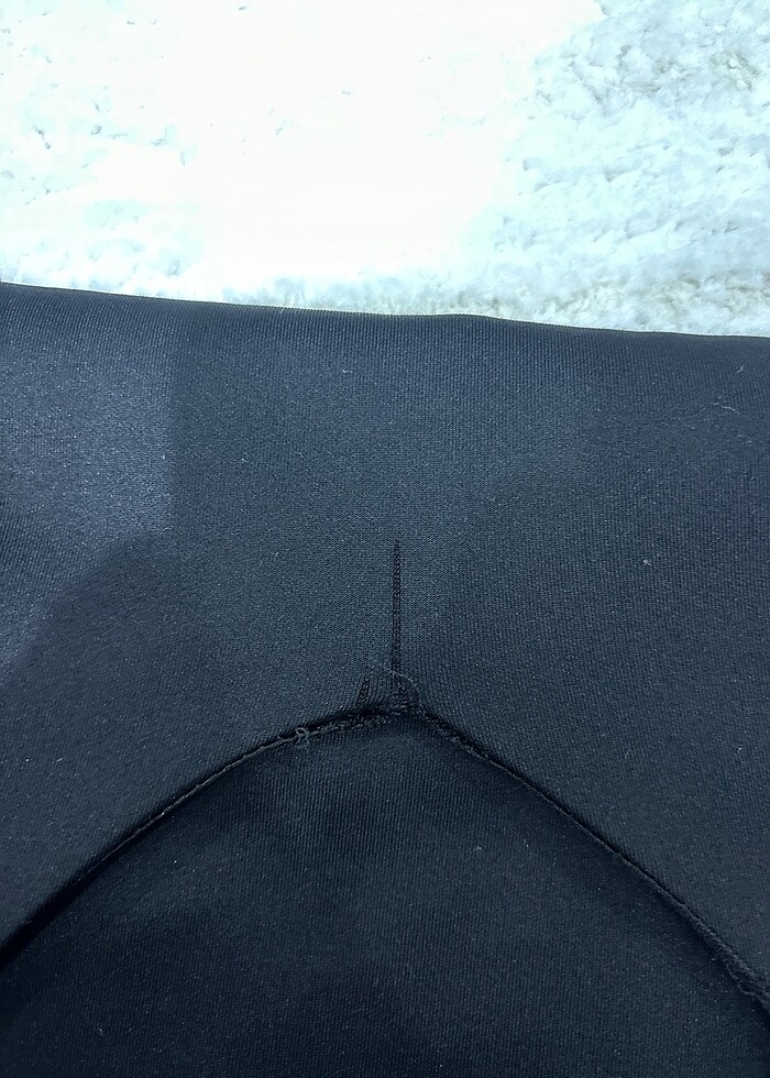 Siyah elbise hafif deformesi var - Görsel 3