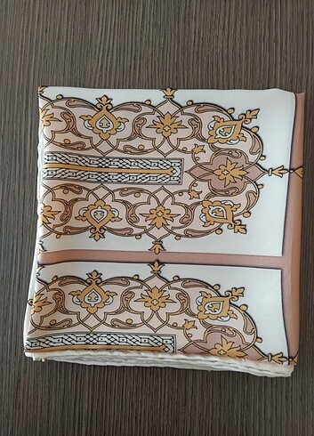 Beden ten rengi Renk VISSONA Twill İpek Eşarp