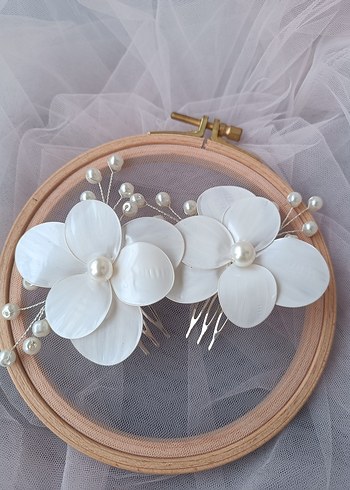 İnci Detaylı Beyaz Çiçekli Saç Aksesuarı - Görsel 4
