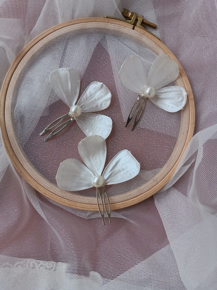 Beyaz Çiçek Toka - Görsel 2