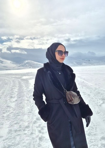 Kürklü Yaka Siyah Kaban - Görsel 3