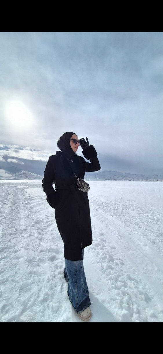 Kürklü Yaka Siyah Kaban - Görsel 2