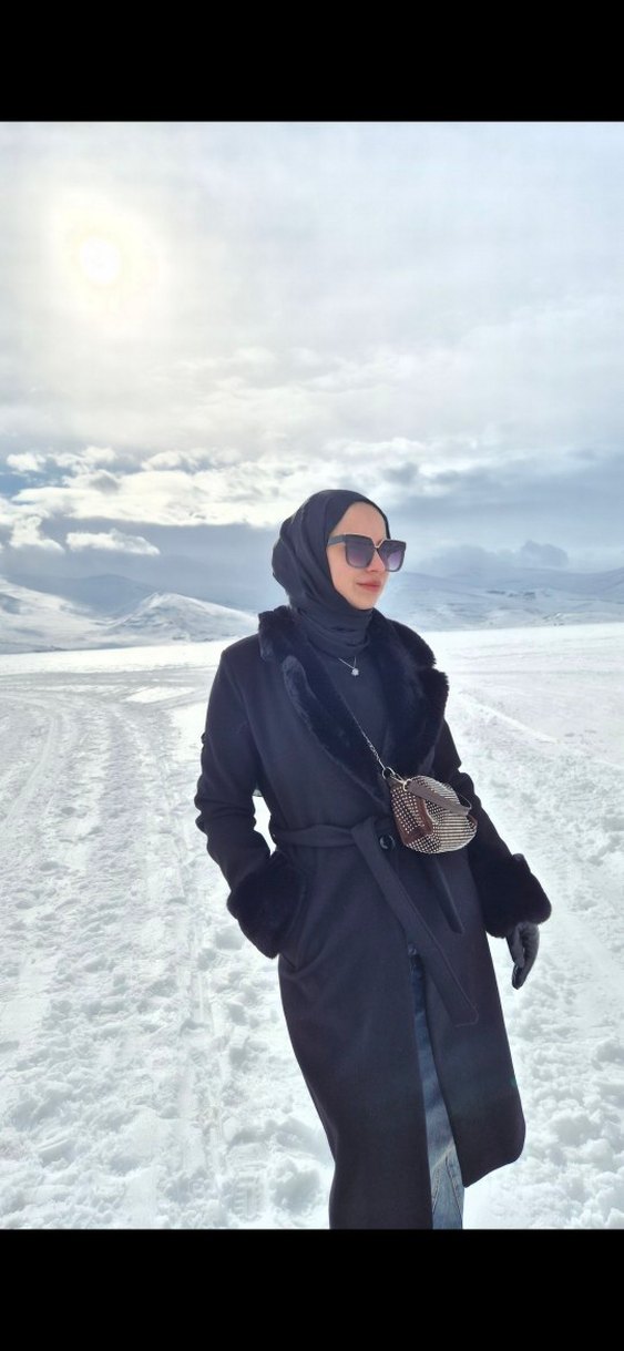 Kürklü Yaka Siyah Kaban - Görsel 3