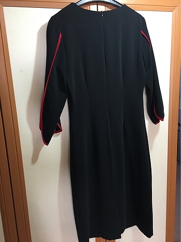 Diğer Siyah elbise kırmızı şerit detaylı